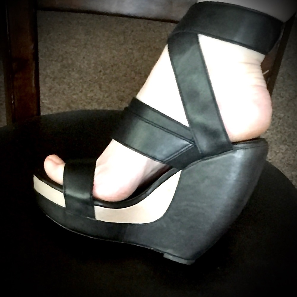 Joe's Strap Wedge Size 8